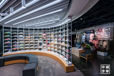 国潮新地标 中国李宁首家城市定制店落户北京西城，引领鞋帽零售新体验